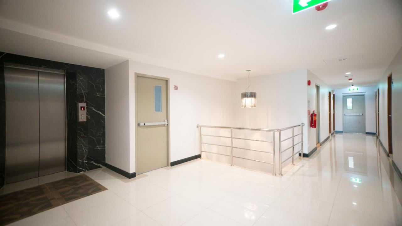 The Willing Hotel And Residence Bangkok Exterior photo